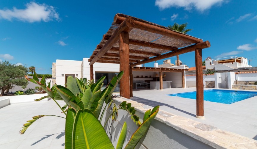 Återförsäljning - Villa -
Torrevieja - Costa Blanca