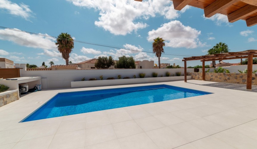 Återförsäljning - Villa -
Torrevieja - Costa Blanca