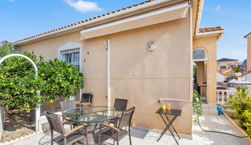 Återförsäljning - Villa -
Torrevieja - Costa Blanca