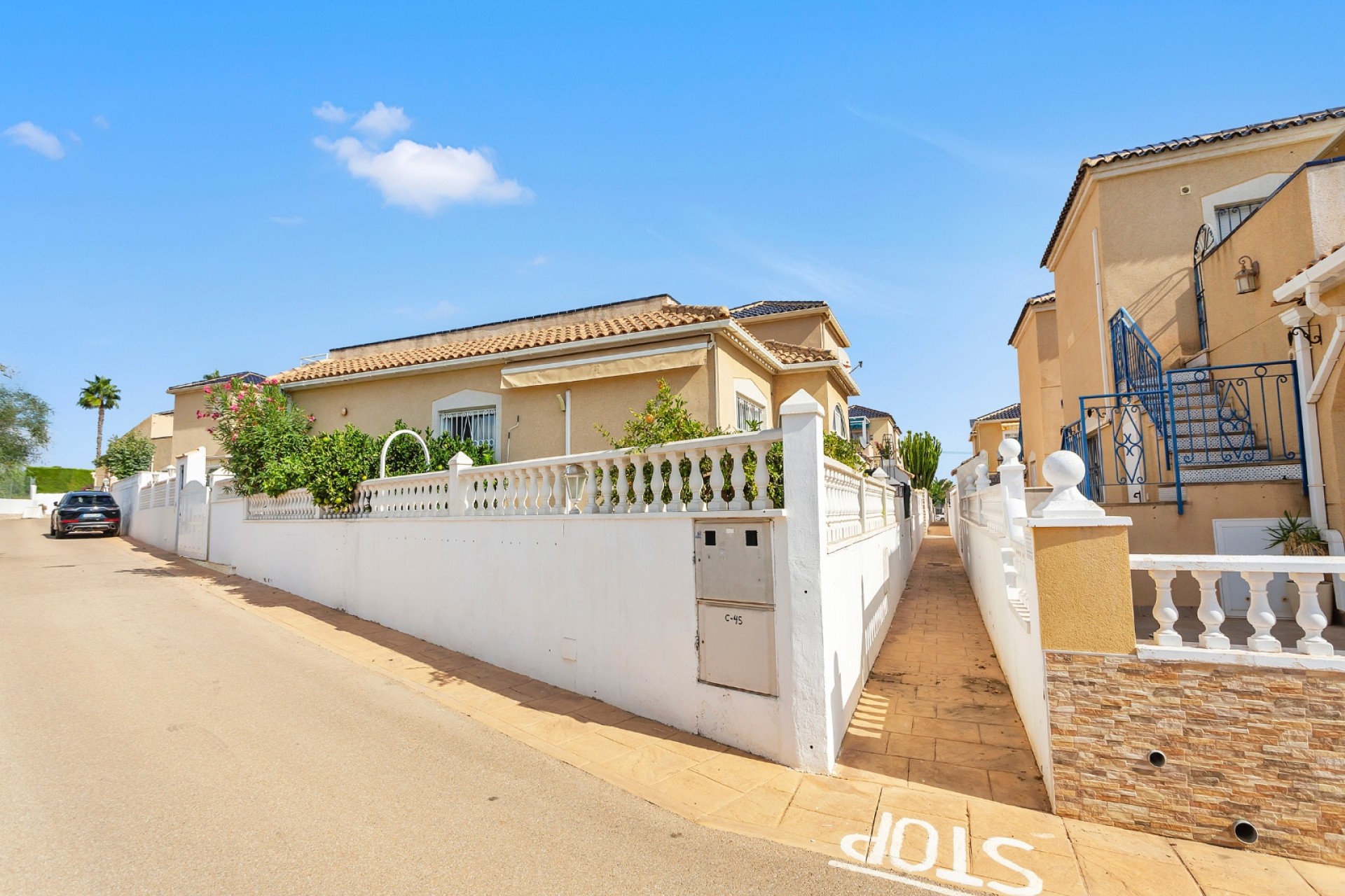 Återförsäljning - Villa -
Torrevieja - Costa Blanca