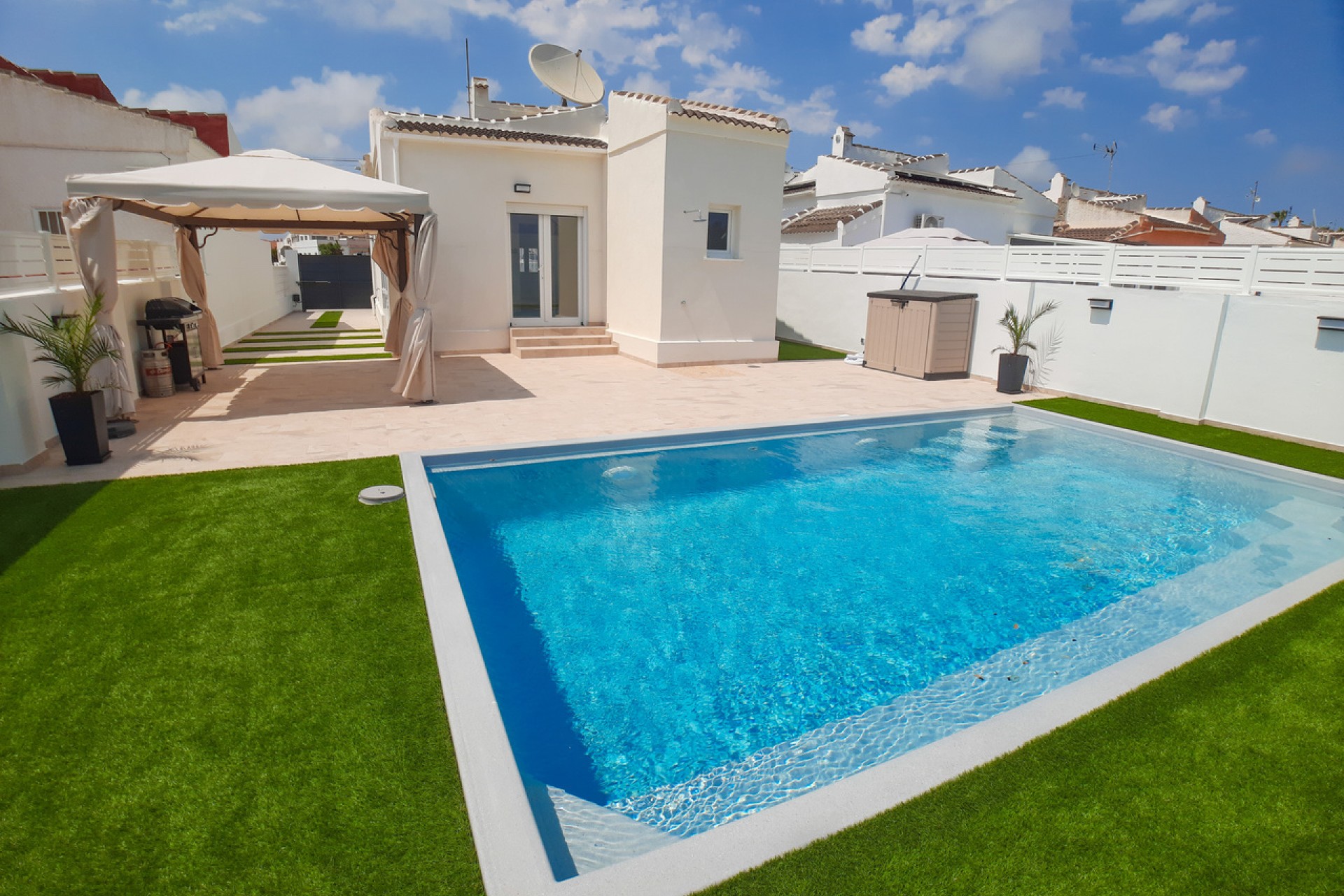 Återförsäljning - Villa -
Torrevieja - Costa Blanca