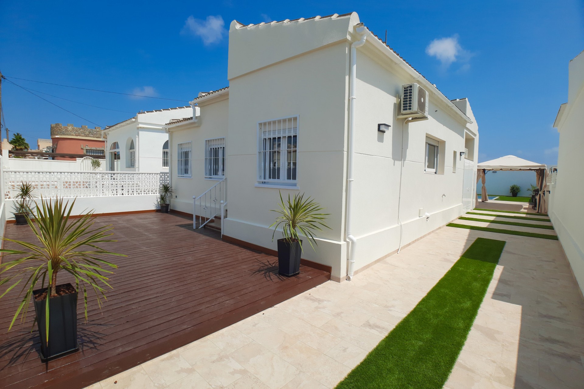 Återförsäljning - Villa -
Torrevieja - Costa Blanca