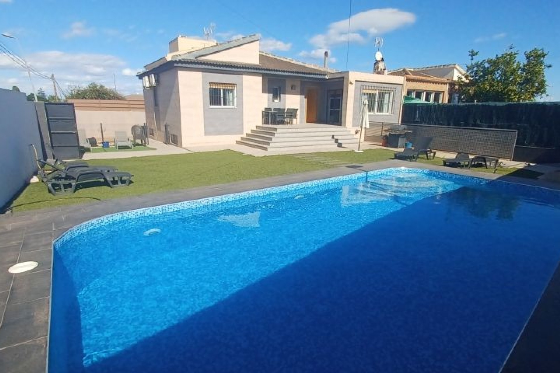 Återförsäljning - Villa -
Torrevieja - Costa Blanca