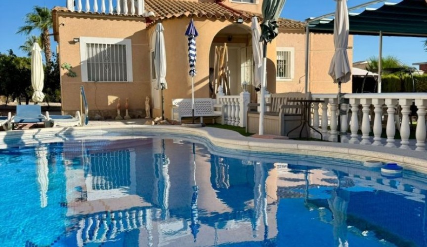 Återförsäljning - Villa -
Torrevieja - Costa Blanca