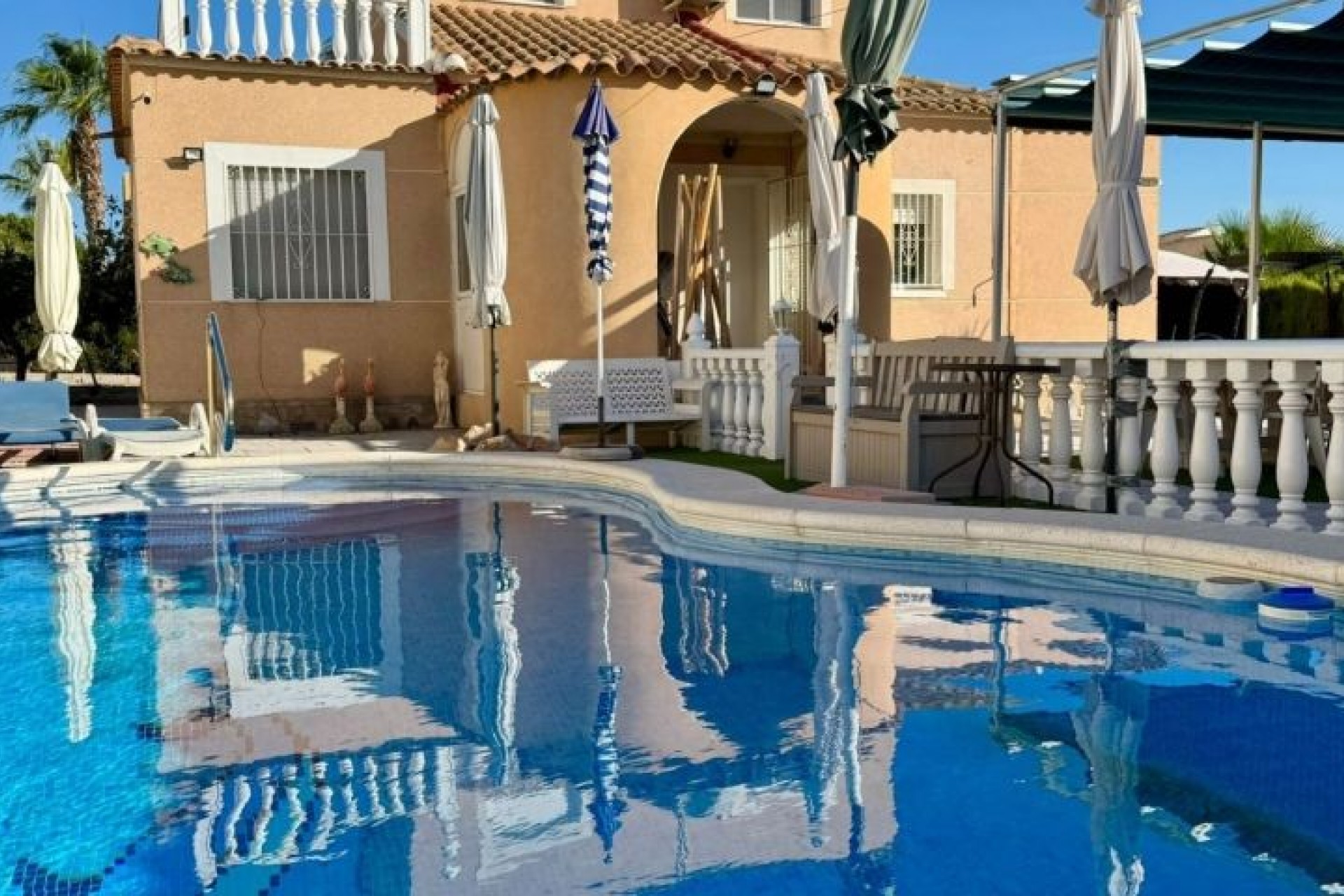 Återförsäljning - Villa -
Torrevieja - Costa Blanca