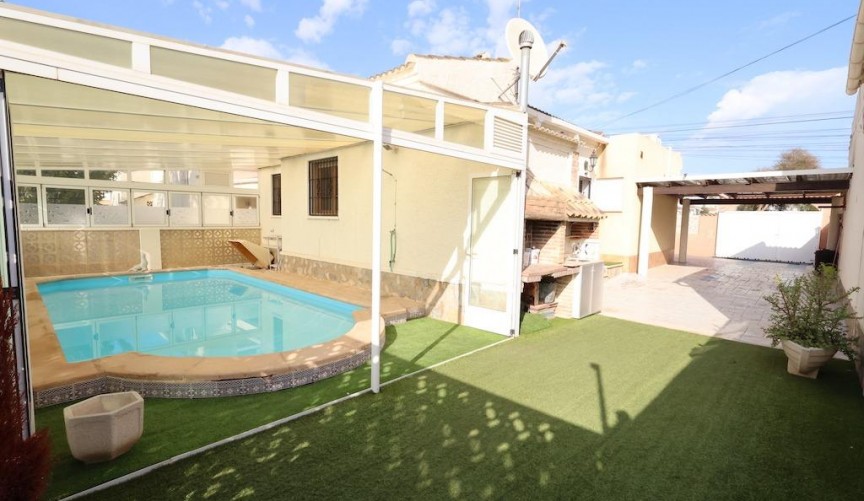 Återförsäljning - Villa -
Torrevieja - Costa Blanca