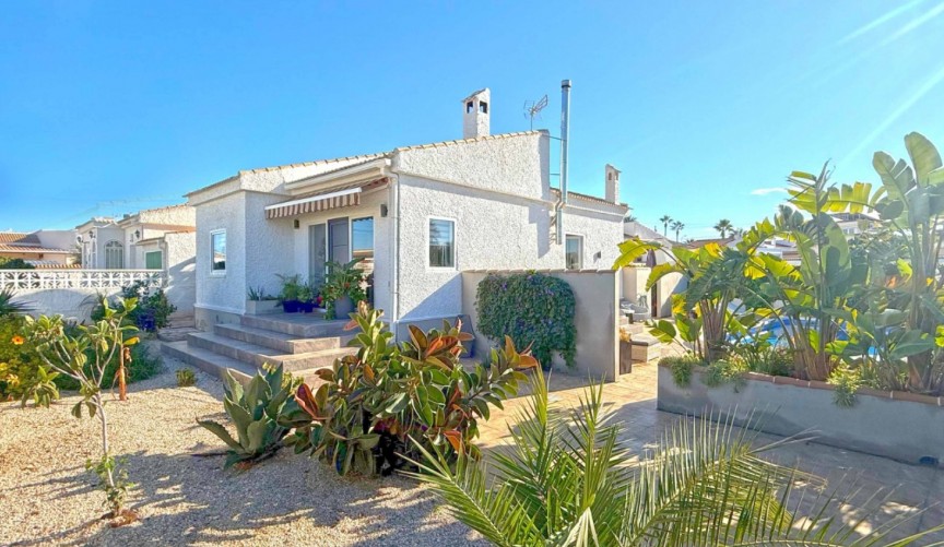 Återförsäljning - Villa -
Torrevieja - Costa Blanca