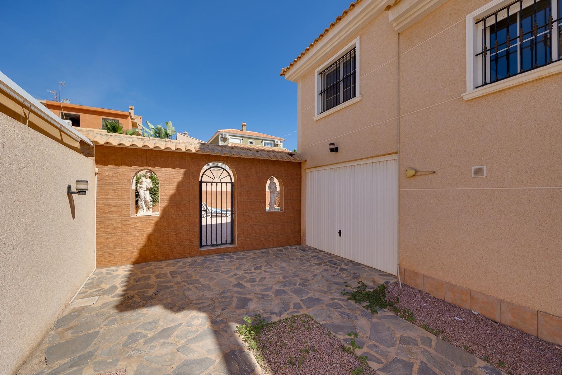 Återförsäljning - Villa -
Torrevieja - Costa Blanca