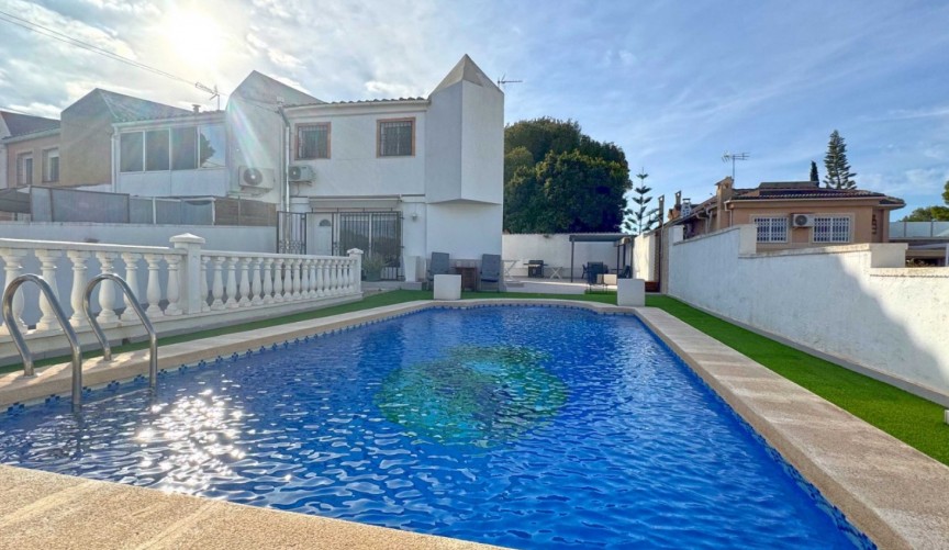 Återförsäljning - Villa -
Torrevieja - Costa Blanca