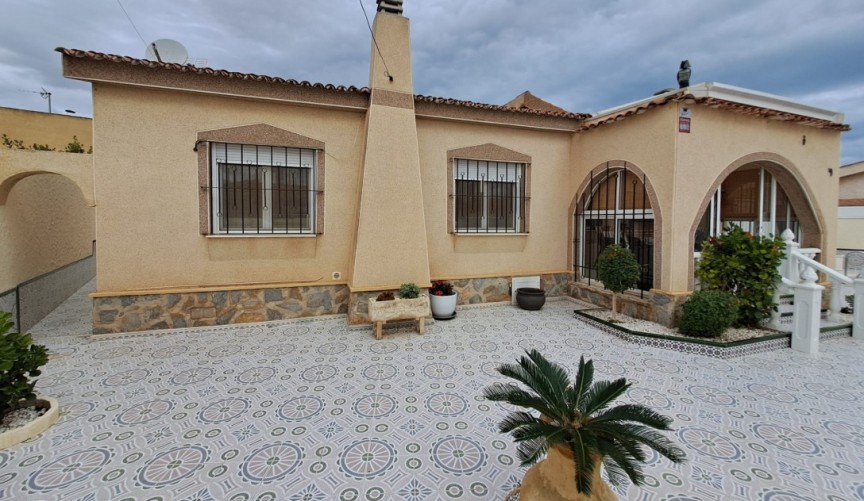 Återförsäljning - Villa -
Torrevieja - Costa Blanca