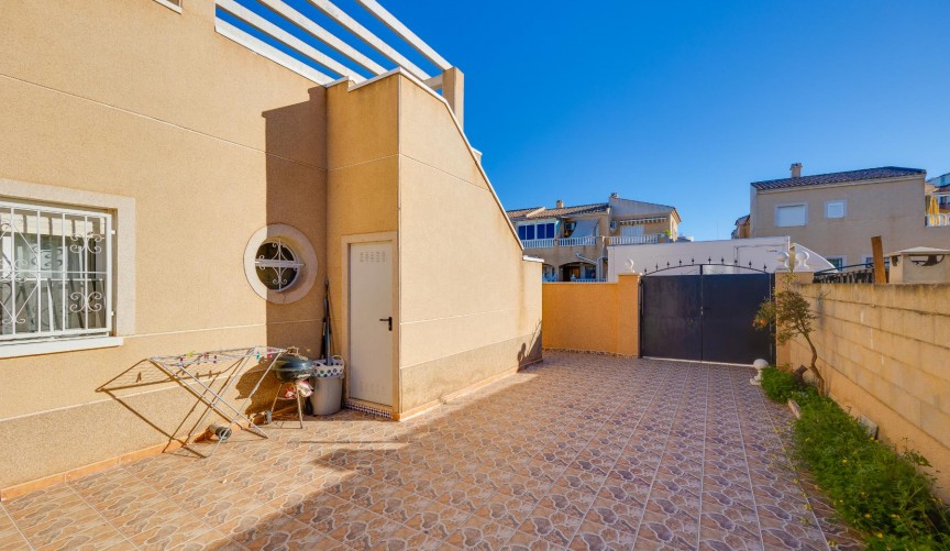 Återförsäljning - Villa -
Torrevieja - Costa Blanca