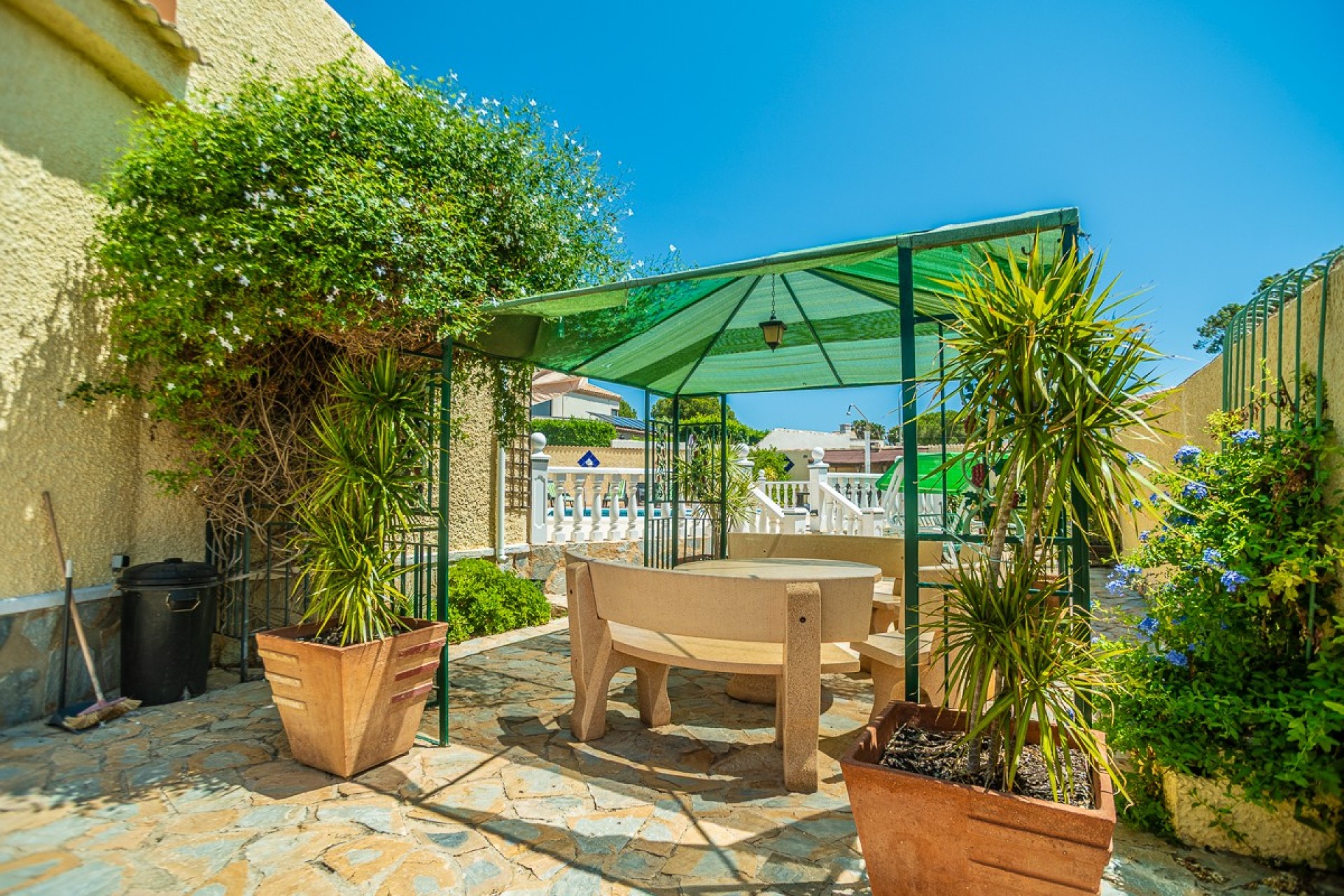 Återförsäljning - Villa -
Torrevieja - Costa Blanca