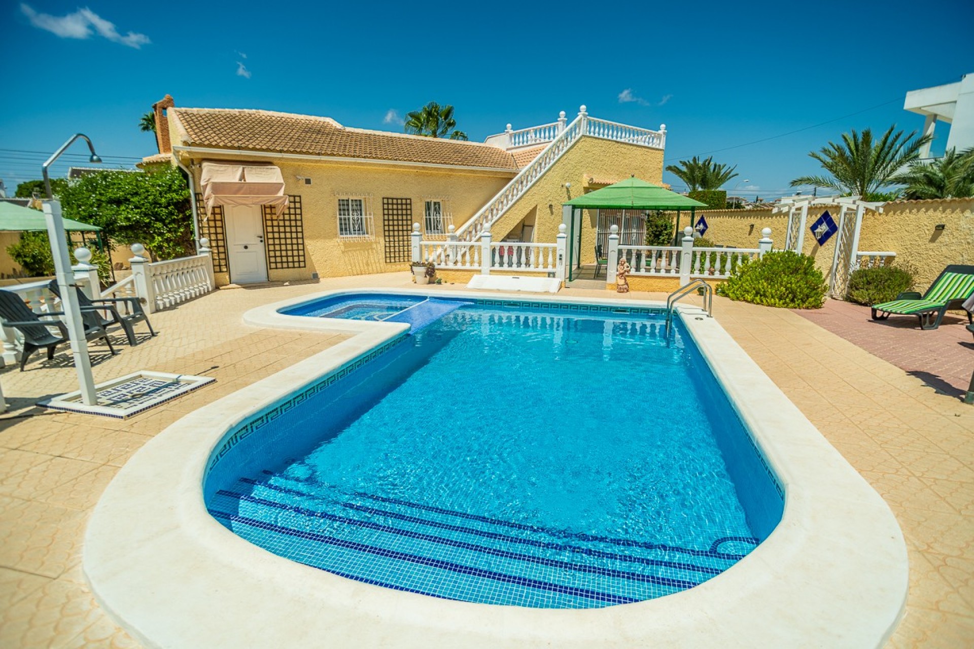 Återförsäljning - Villa -
Torrevieja - Costa Blanca