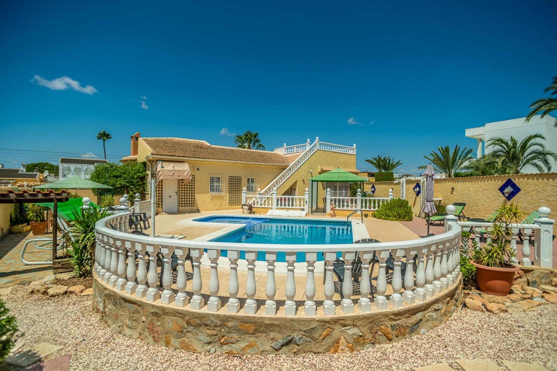 Återförsäljning - Villa -
Torrevieja - Costa Blanca