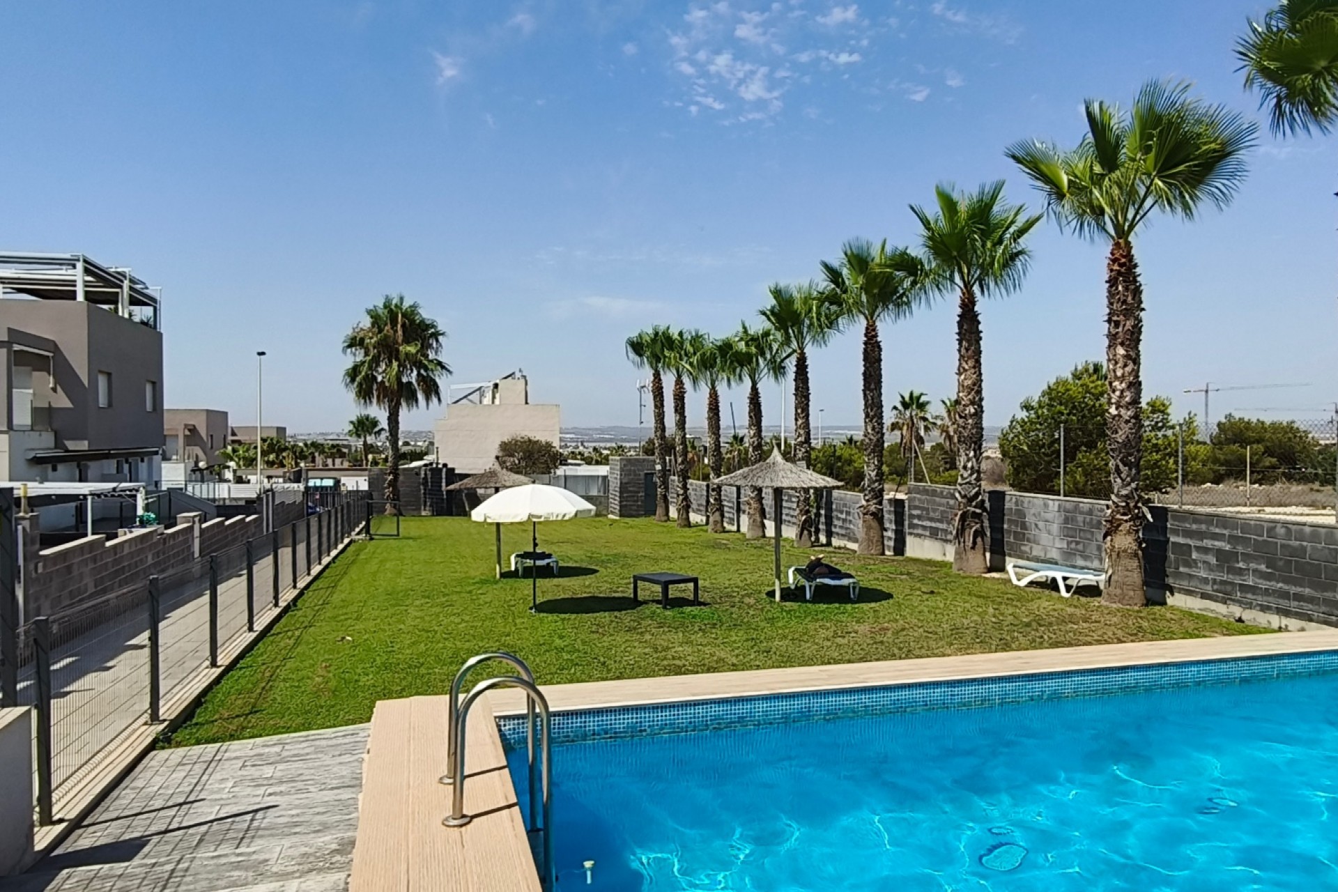 Återförsäljning - Villa -
Torrevieja - Costa Blanca
