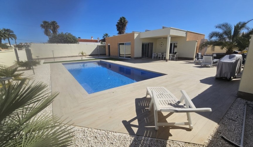 Återförsäljning - Villa -
Torrevieja - Costa Blanca