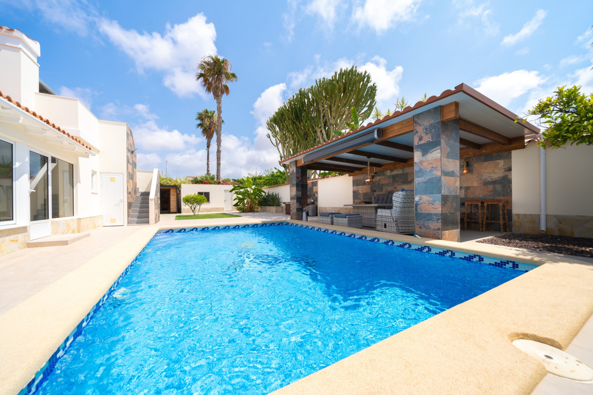 Återförsäljning - Villa -
Torrevieja - Costa Blanca