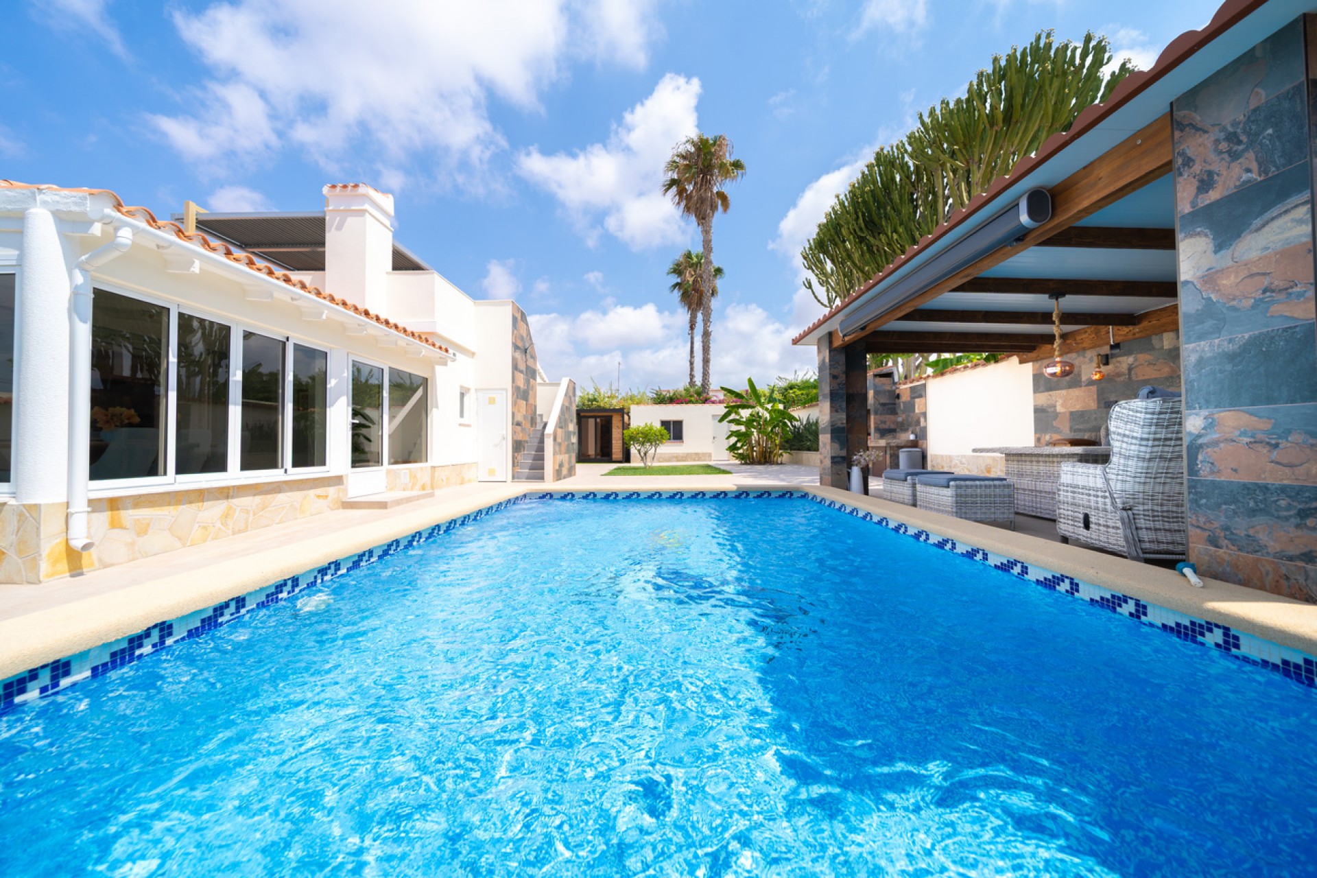 Återförsäljning - Villa -
Torrevieja - Costa Blanca