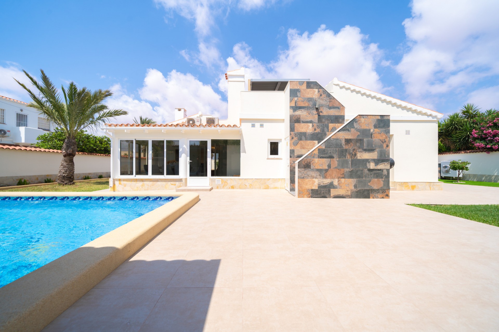 Återförsäljning - Villa -
Torrevieja - Costa Blanca