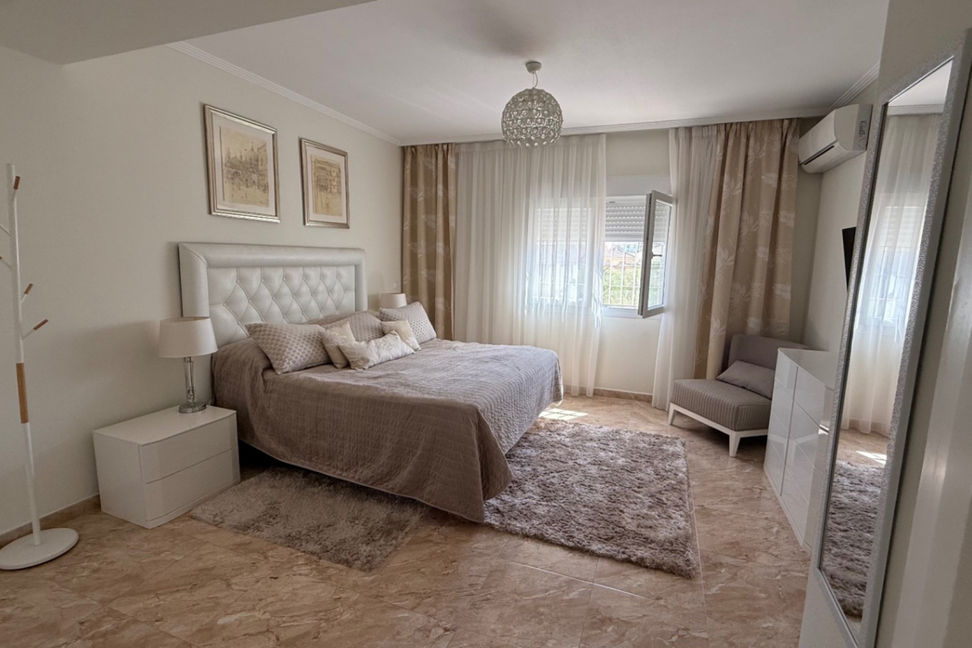 Återförsäljning - Villa -
Torrevieja - Costa Blanca