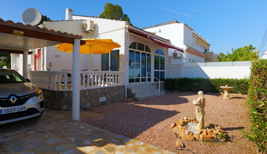 Återförsäljning - Villa -
Torrevieja - Costa Blanca