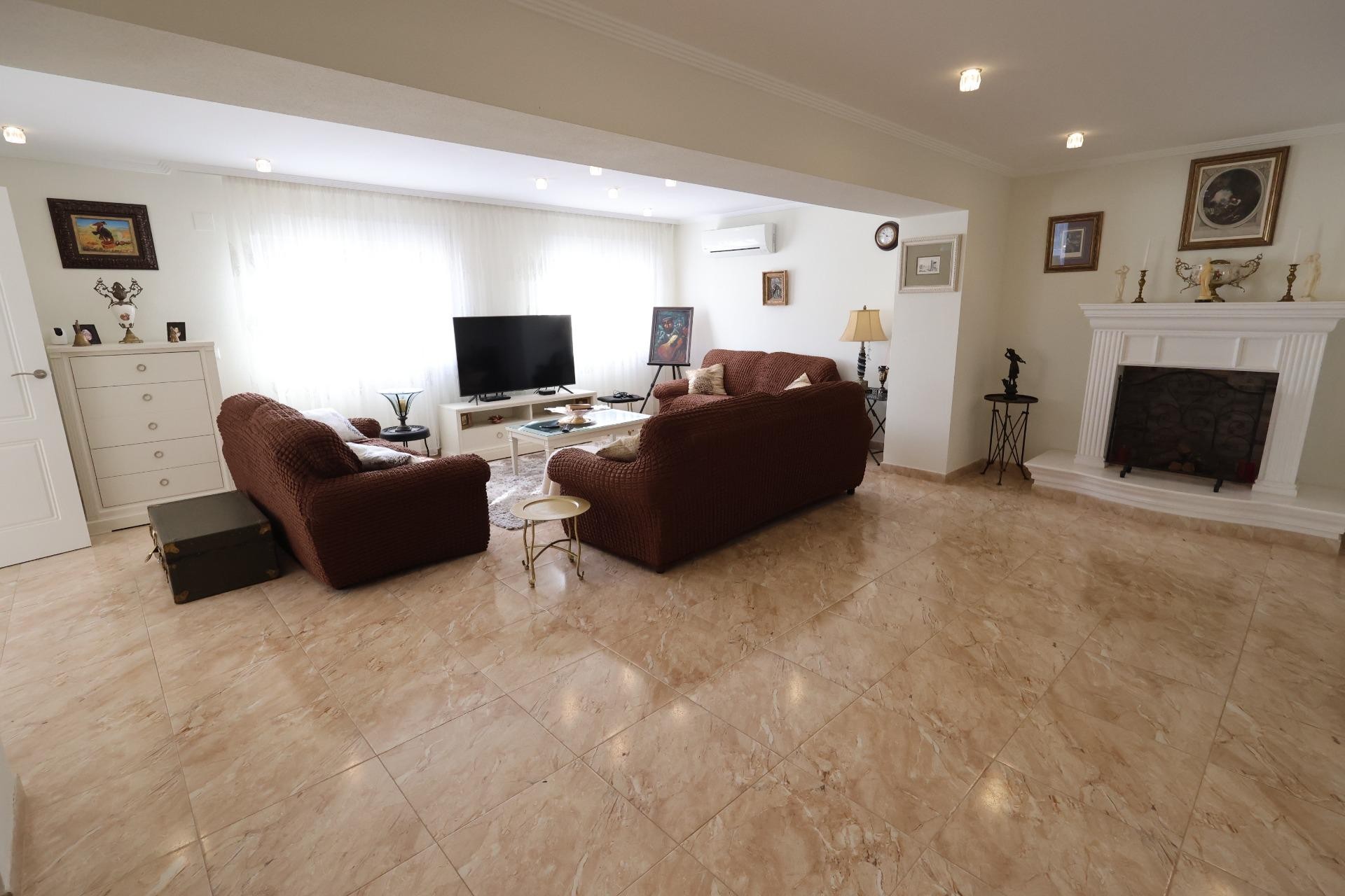 Återförsäljning - Villa -
Torrevieja - Costa Blanca