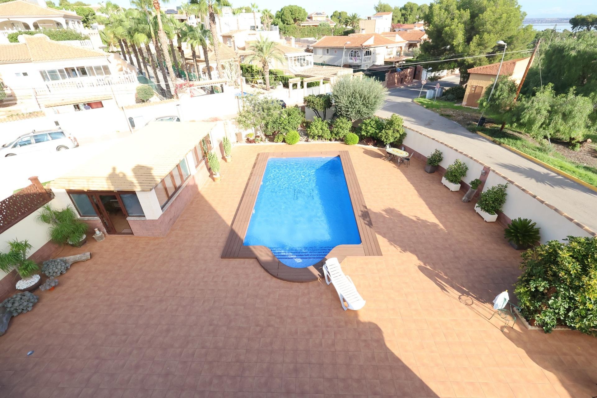 Återförsäljning - Villa -
Torrevieja - Costa Blanca