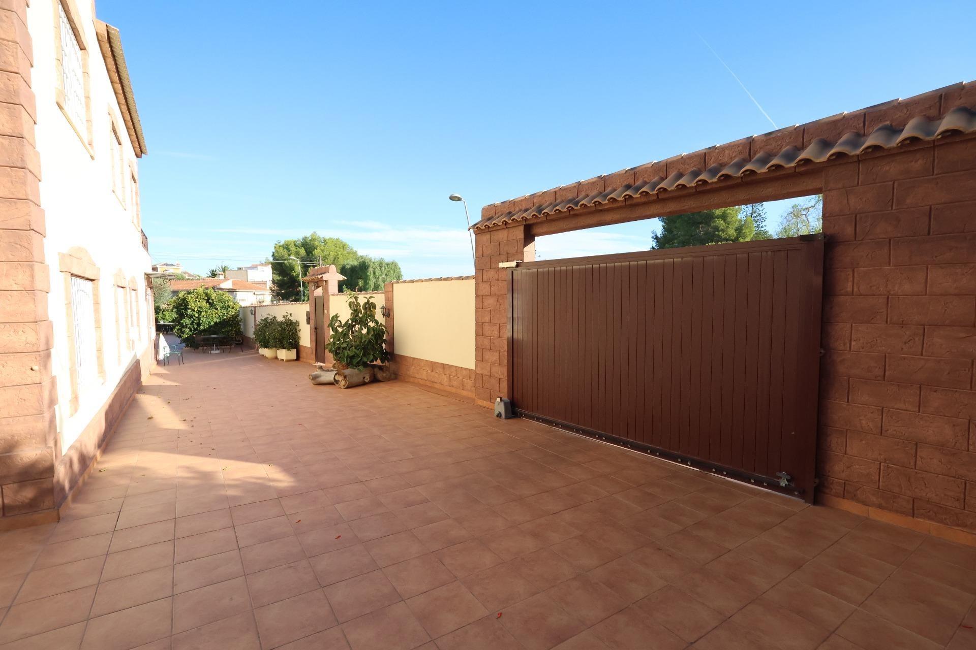 Återförsäljning - Villa -
Torrevieja - Costa Blanca