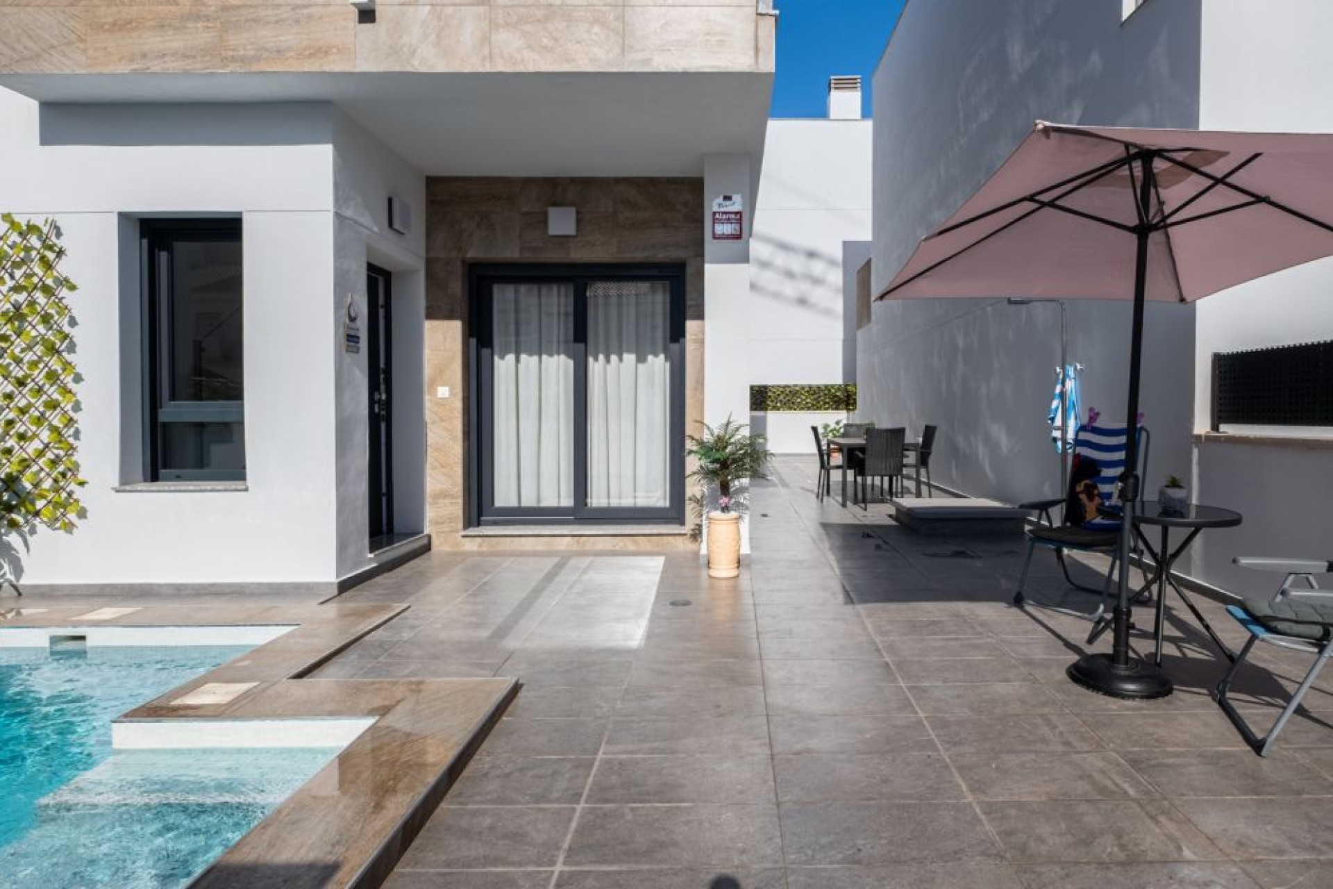 Återförsäljning - Villa -
Torrevieja - Costa Blanca