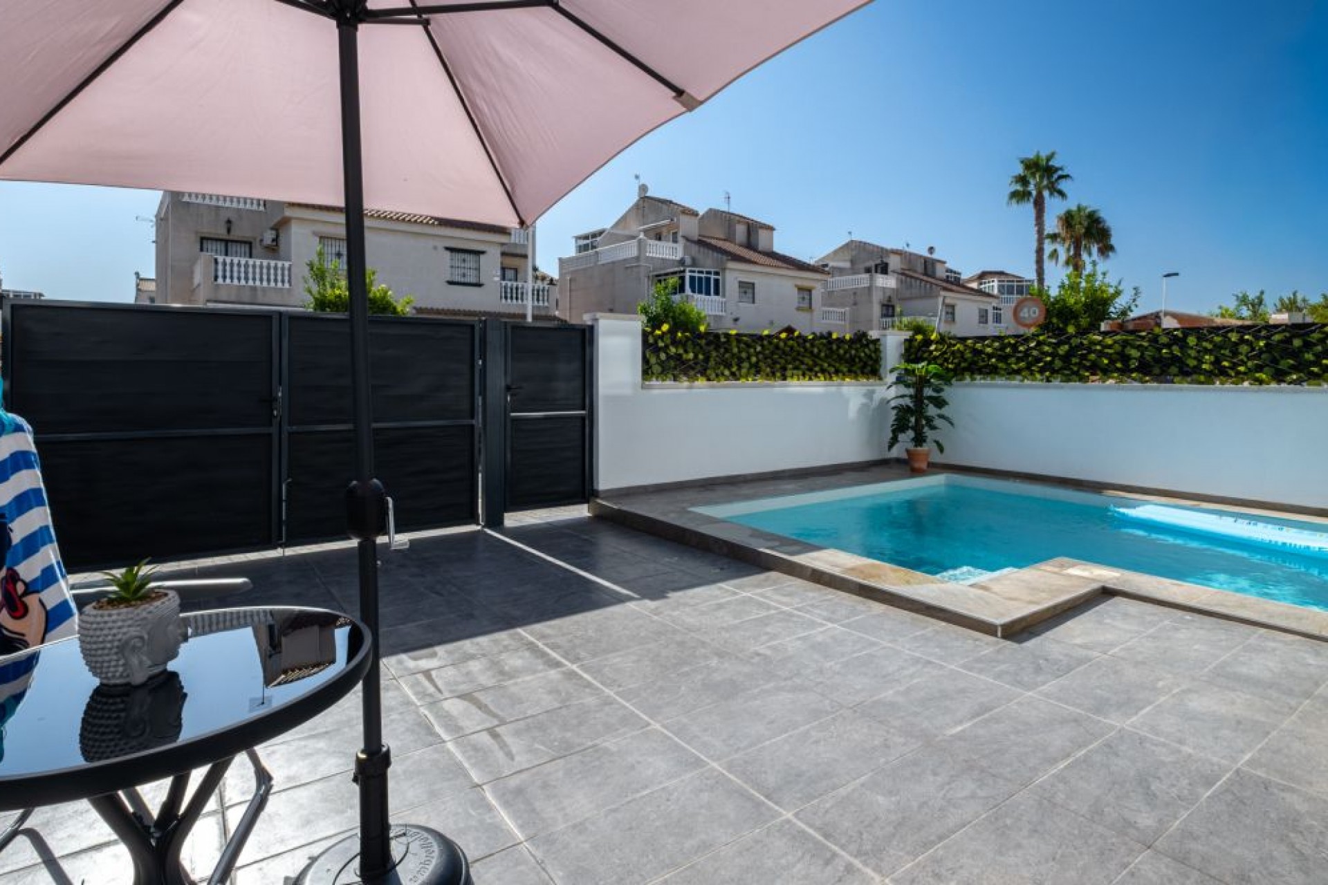 Återförsäljning - Villa -
Torrevieja - Costa Blanca