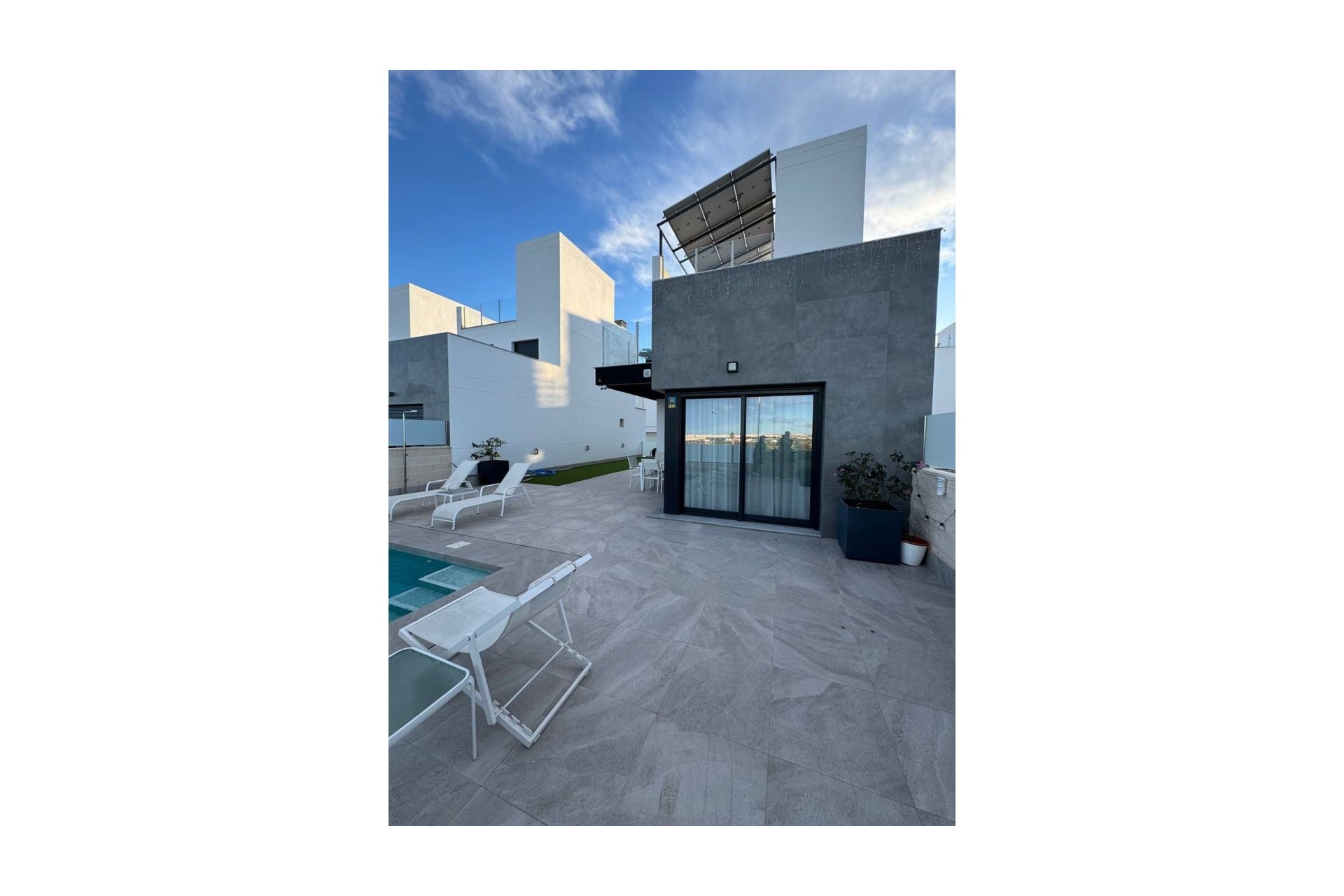 Återförsäljning - Villa -
Torrevieja - Costa Blanca