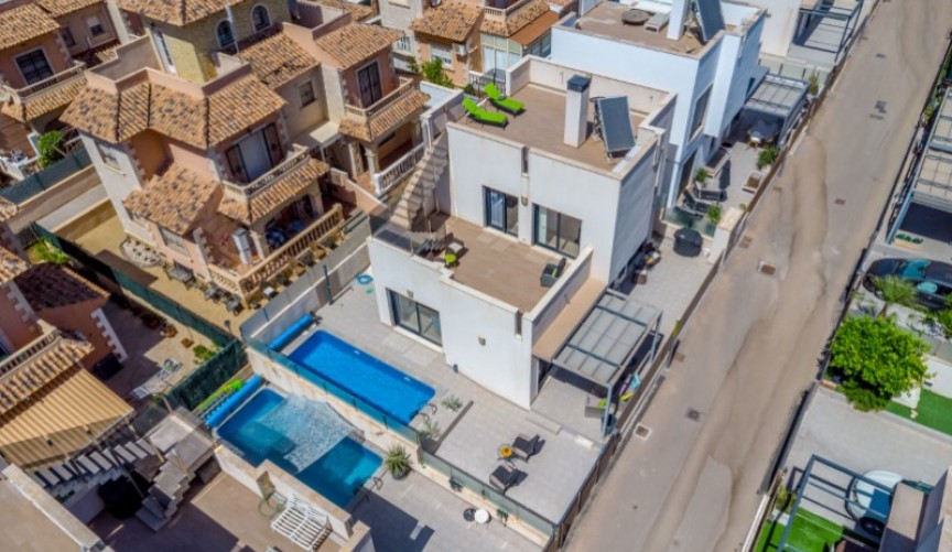 Återförsäljning - Villa -
Torrevieja - Costa Blanca