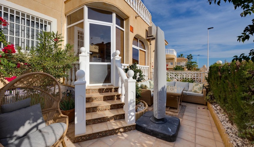 Återförsäljning - Villa -
Torrevieja - Costa Blanca