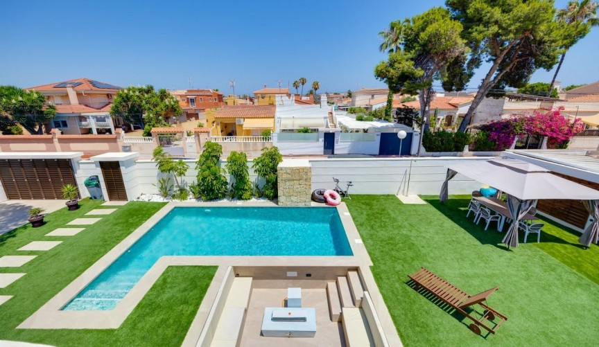 Återförsäljning - Villa -
Torrevieja - Costa Blanca
