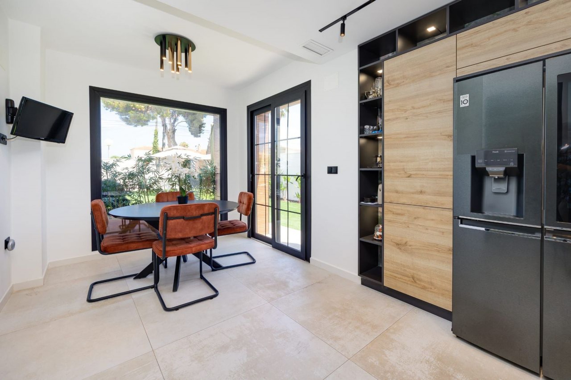 Återförsäljning - Villa -
Torrevieja - Costa Blanca