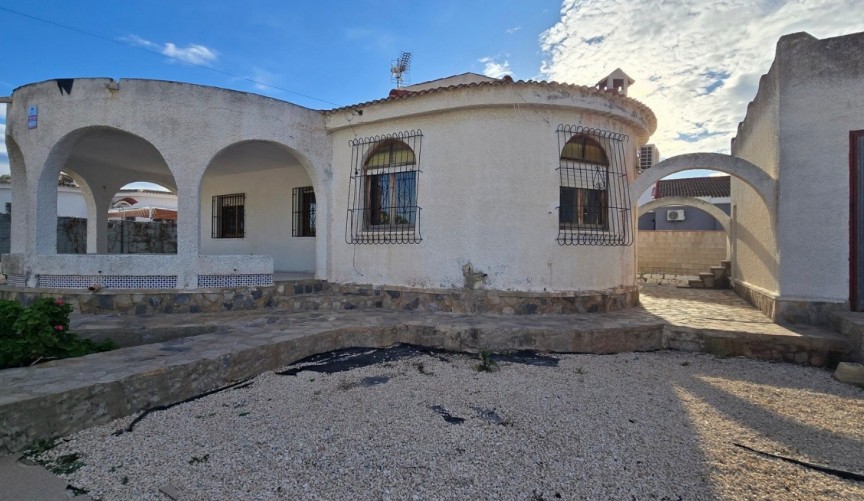 Återförsäljning - Villa -
Torrevieja - Costa Blanca