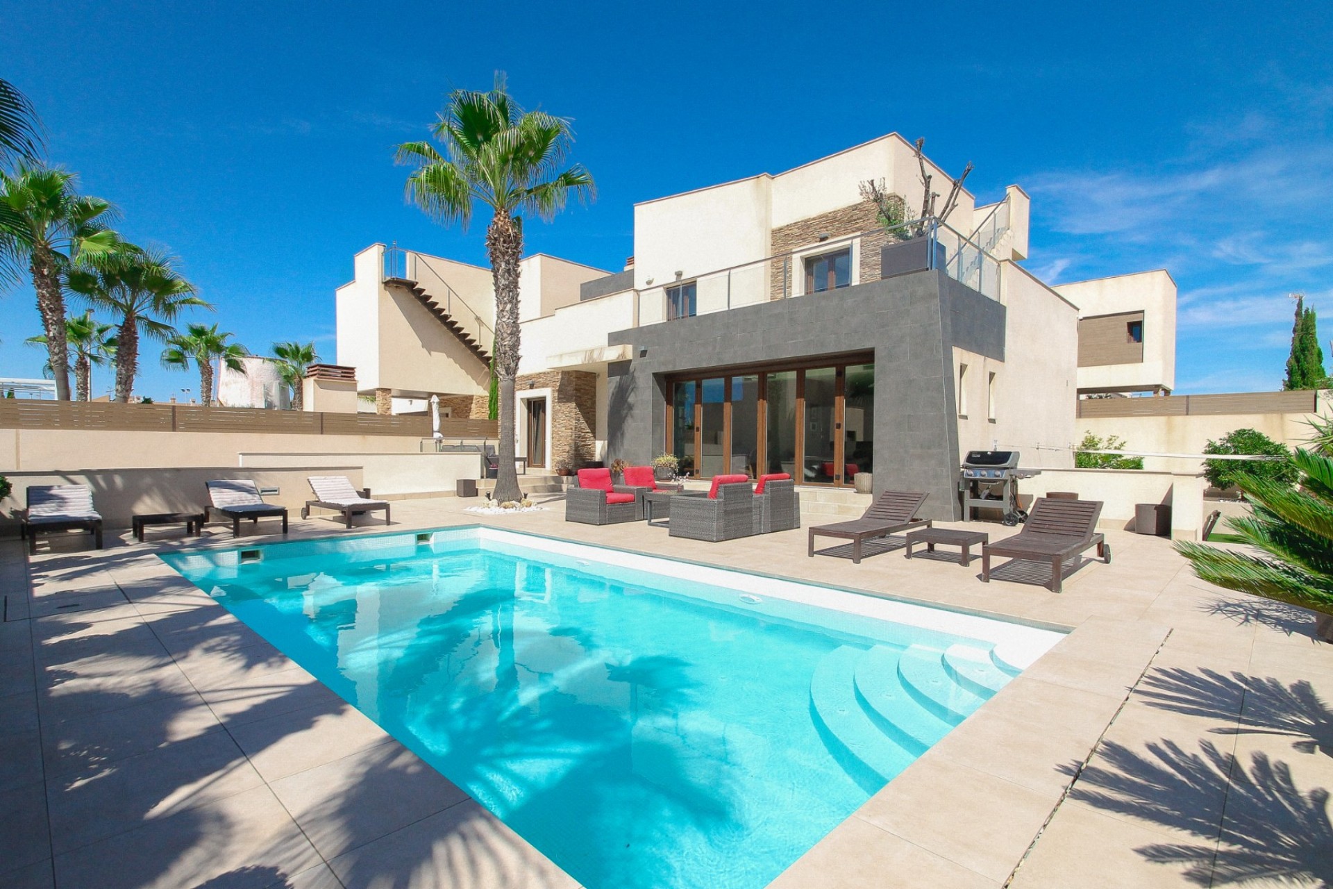 Återförsäljning - Villa -
Torrevieja - Costa Blanca