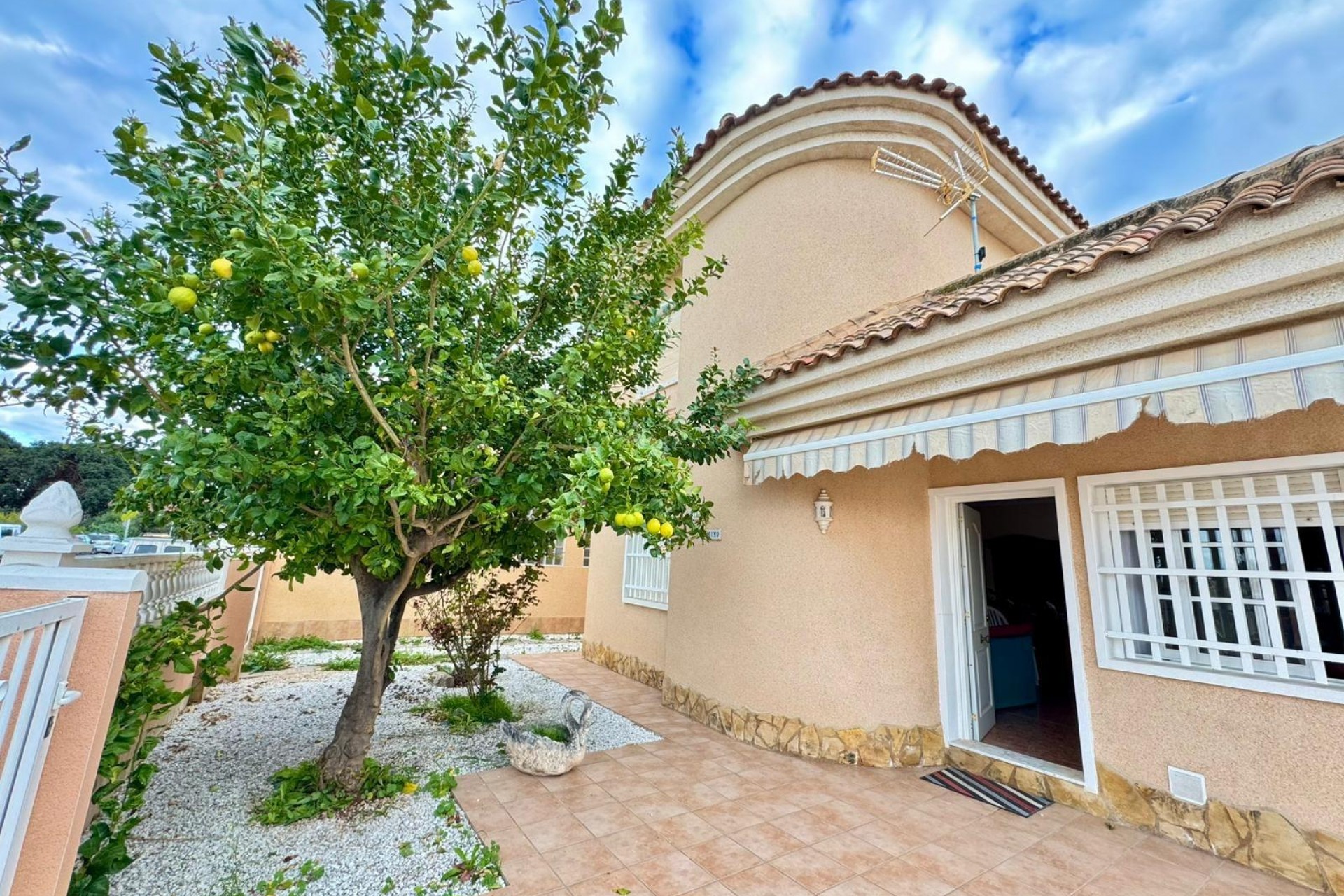 Återförsäljning - Villa -
Torrevieja - Costa Blanca