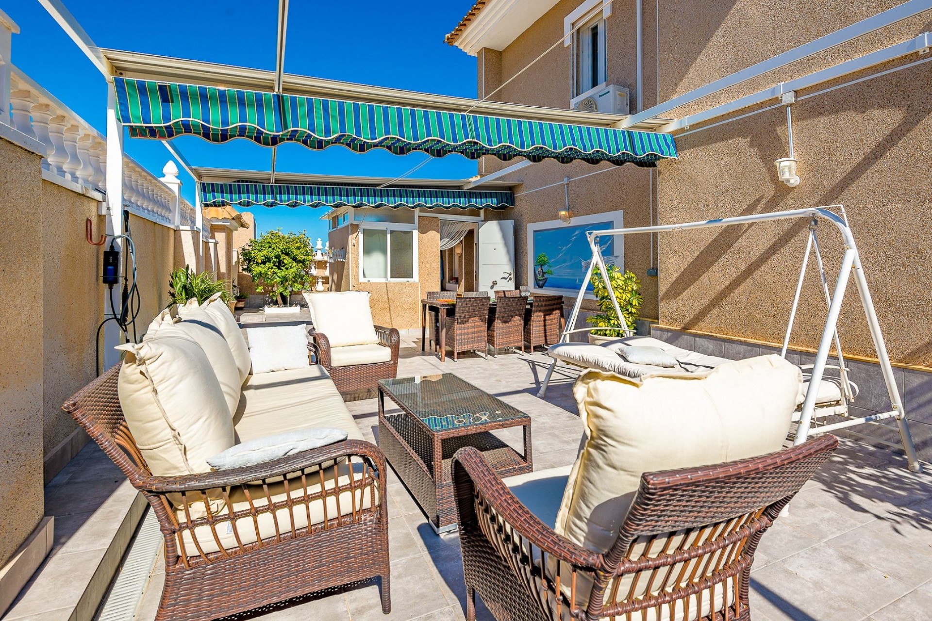 Återförsäljning - Villa -
Torrevieja - Costa Blanca