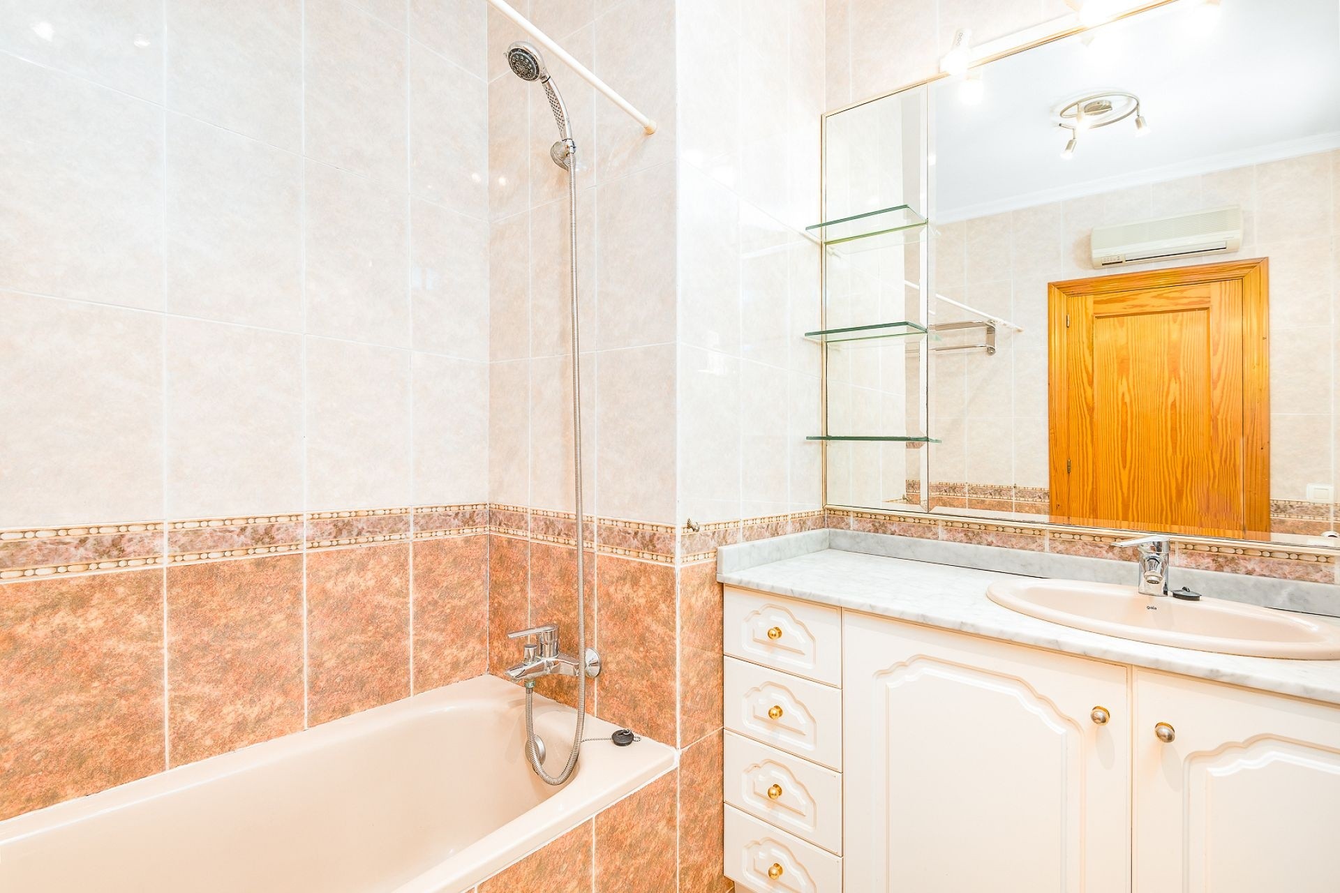 Återförsäljning - Villa -
Torrevieja - Costa Blanca