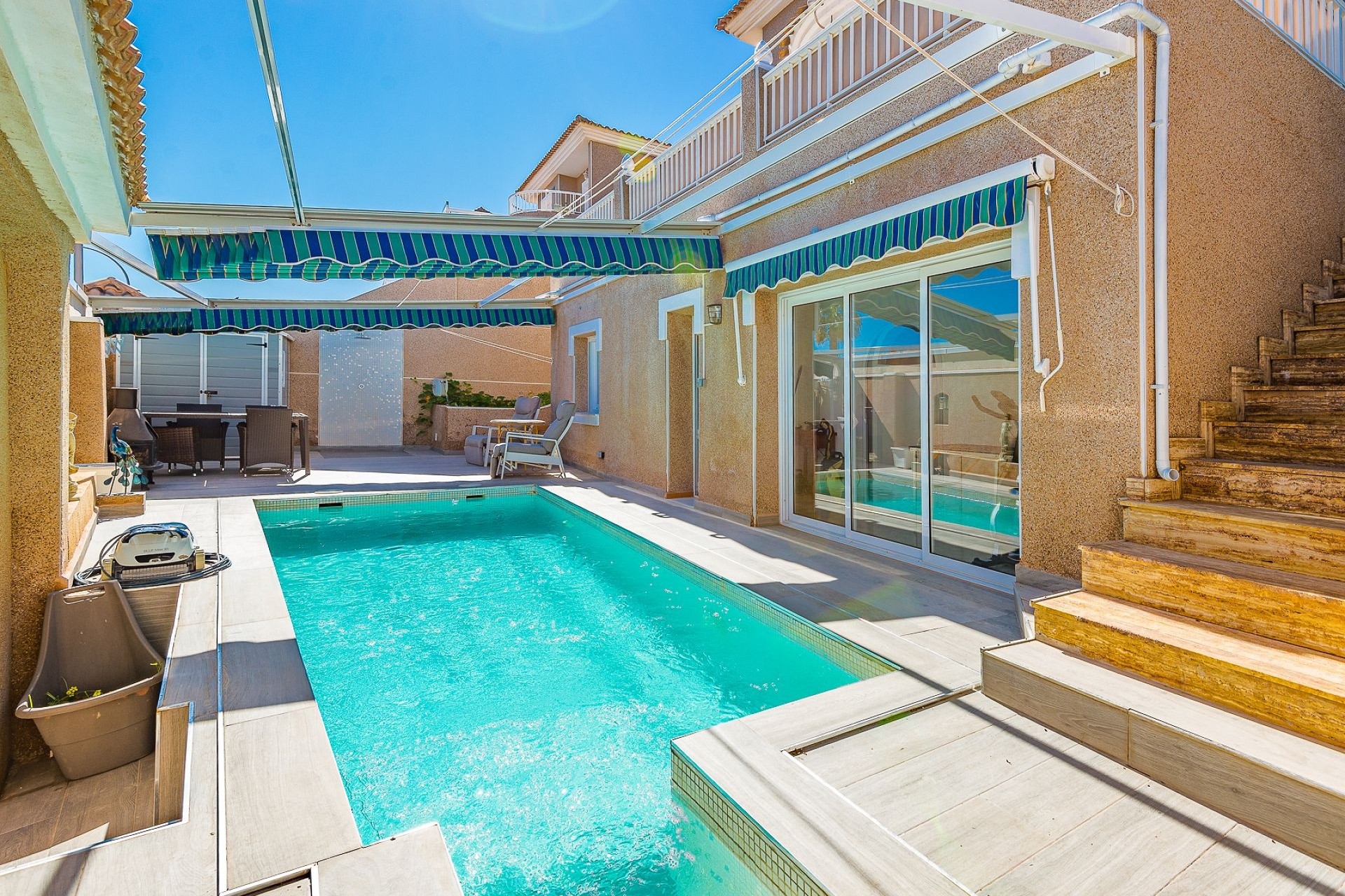 Återförsäljning - Villa -
Torrevieja - Costa Blanca