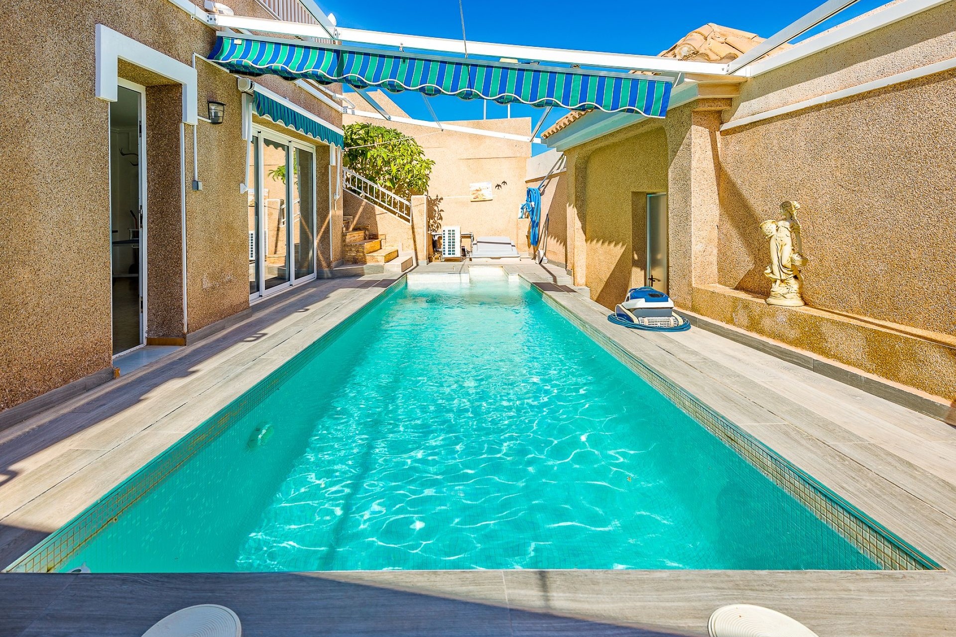 Återförsäljning - Villa -
Torrevieja - Costa Blanca