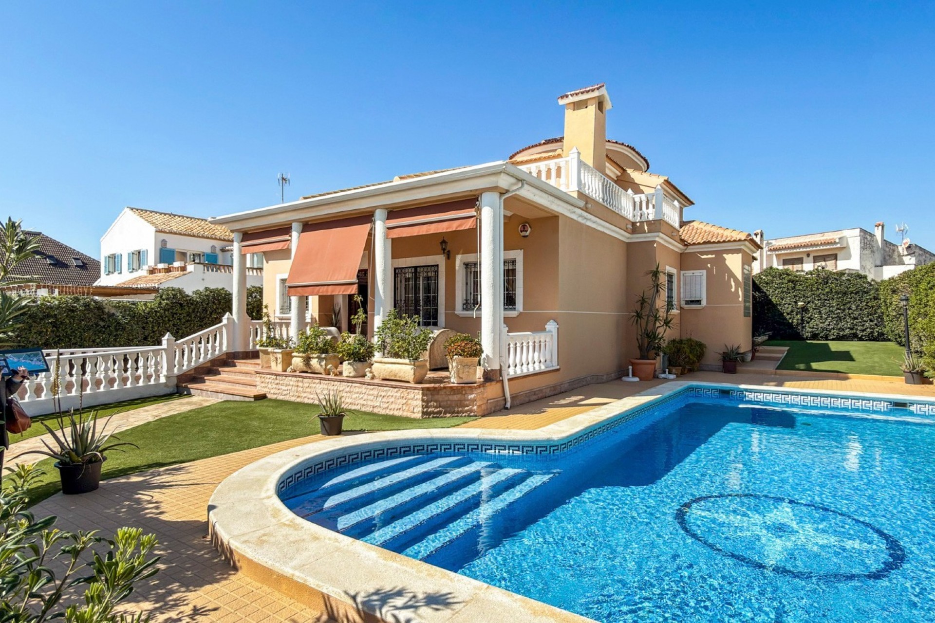 Återförsäljning - Villa -
Torrevieja - Costa Blanca