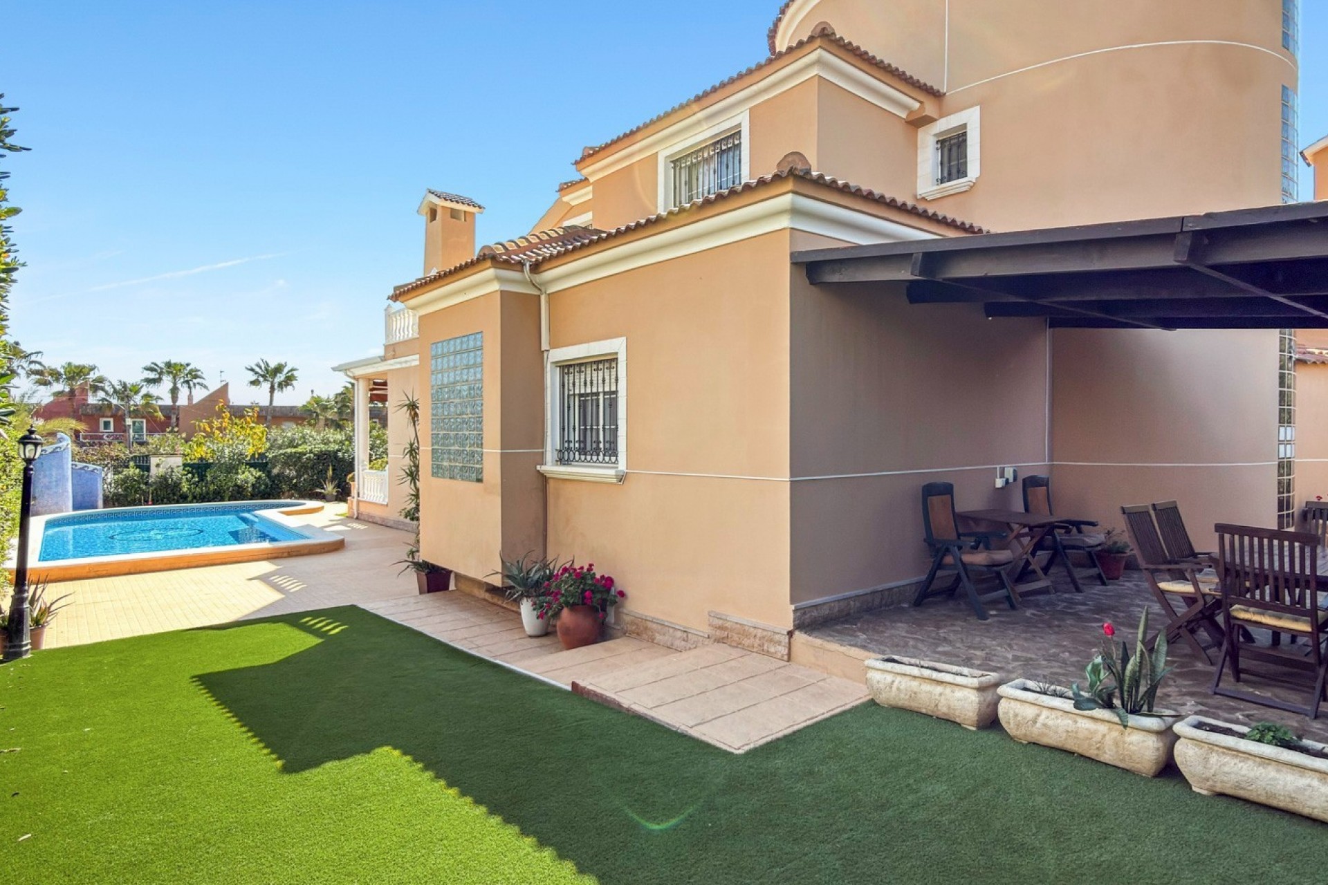 Återförsäljning - Villa -
Torrevieja - Costa Blanca