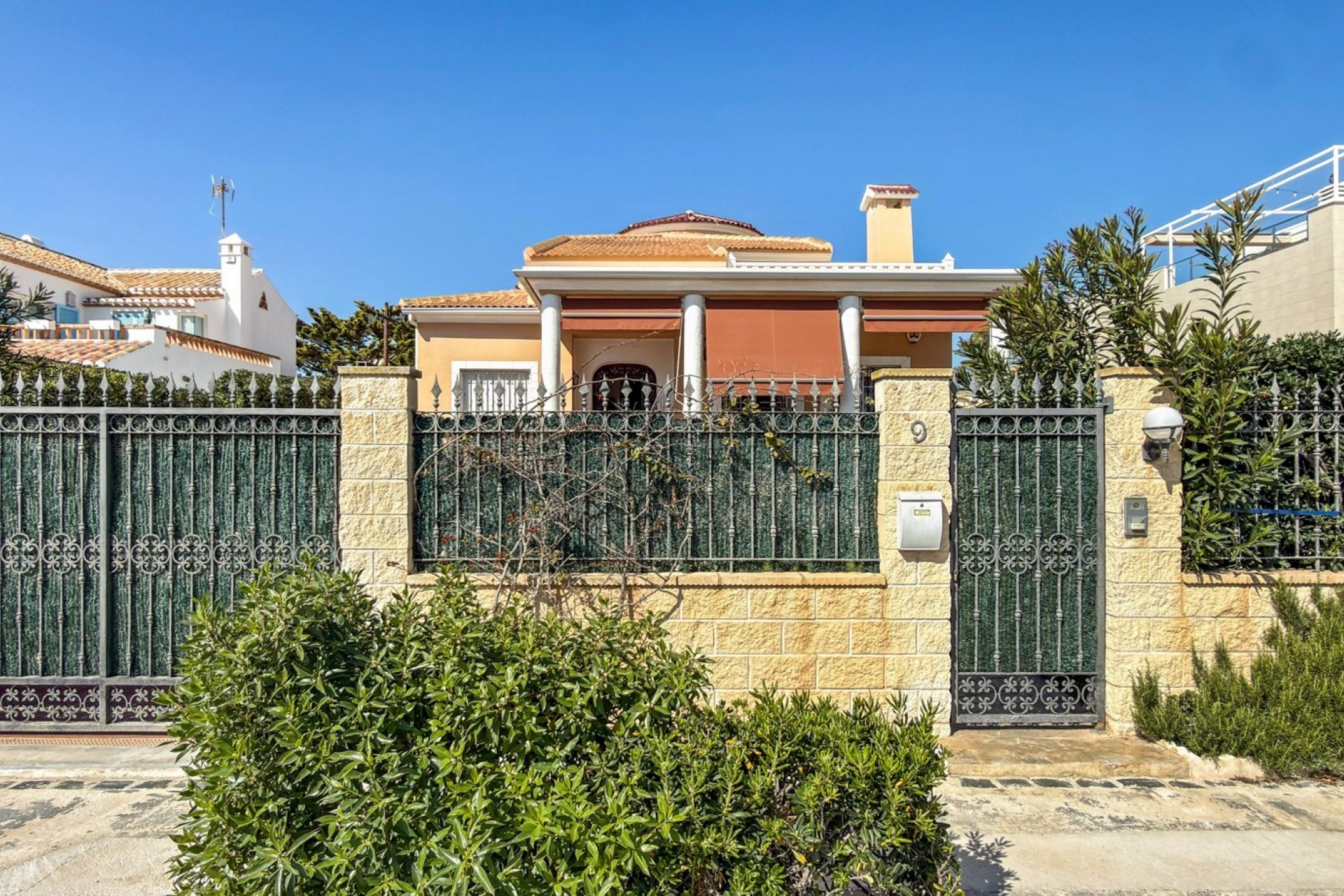 Återförsäljning - Villa -
Torrevieja - Costa Blanca