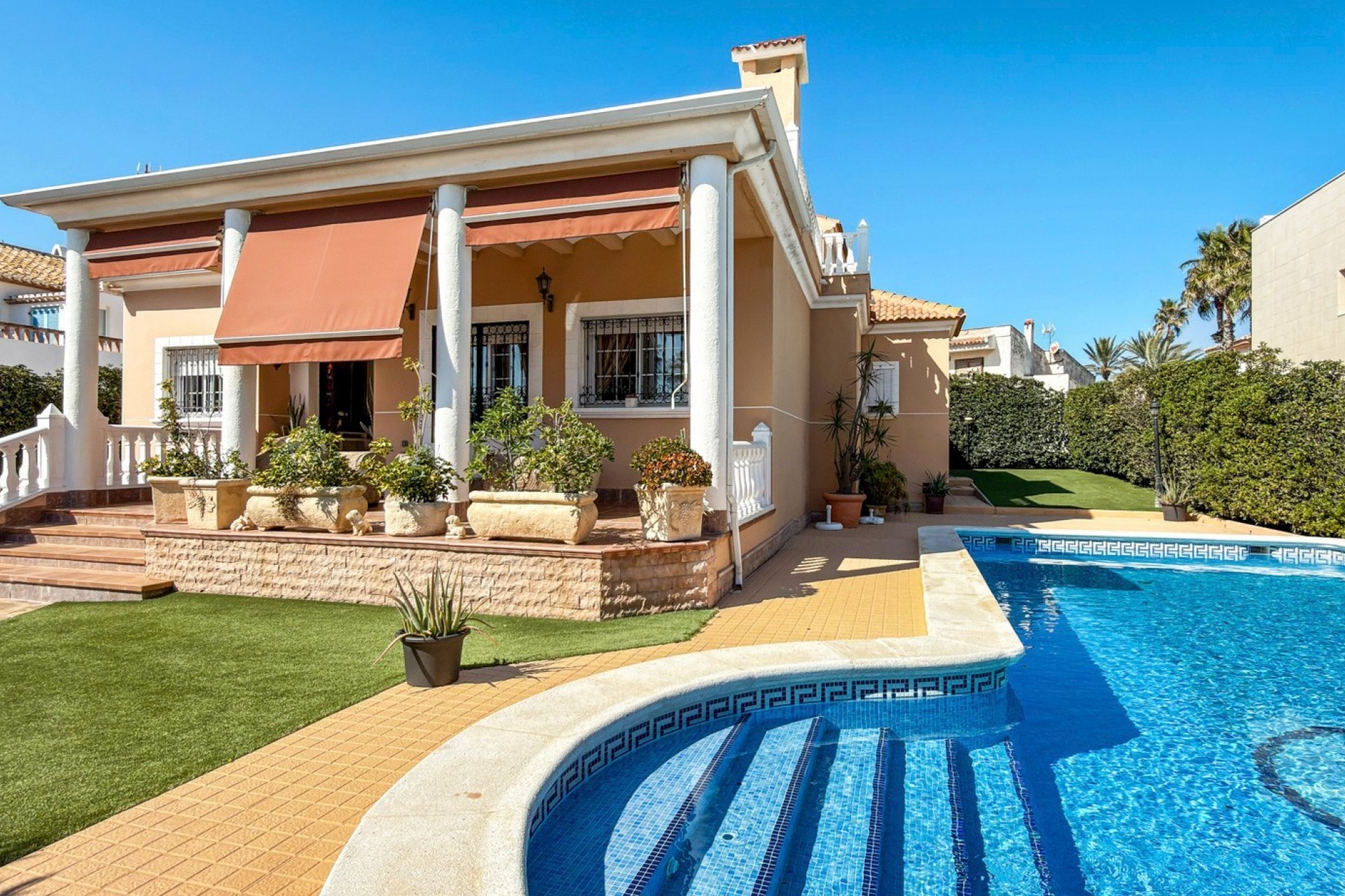 Återförsäljning - Villa -
Torrevieja - Costa Blanca