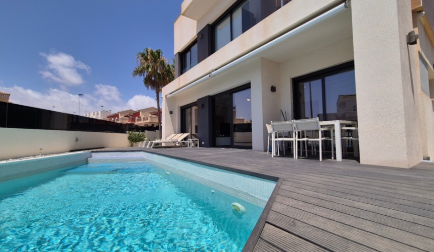 Återförsäljning - Villa -
Torrevieja - Costa Blanca