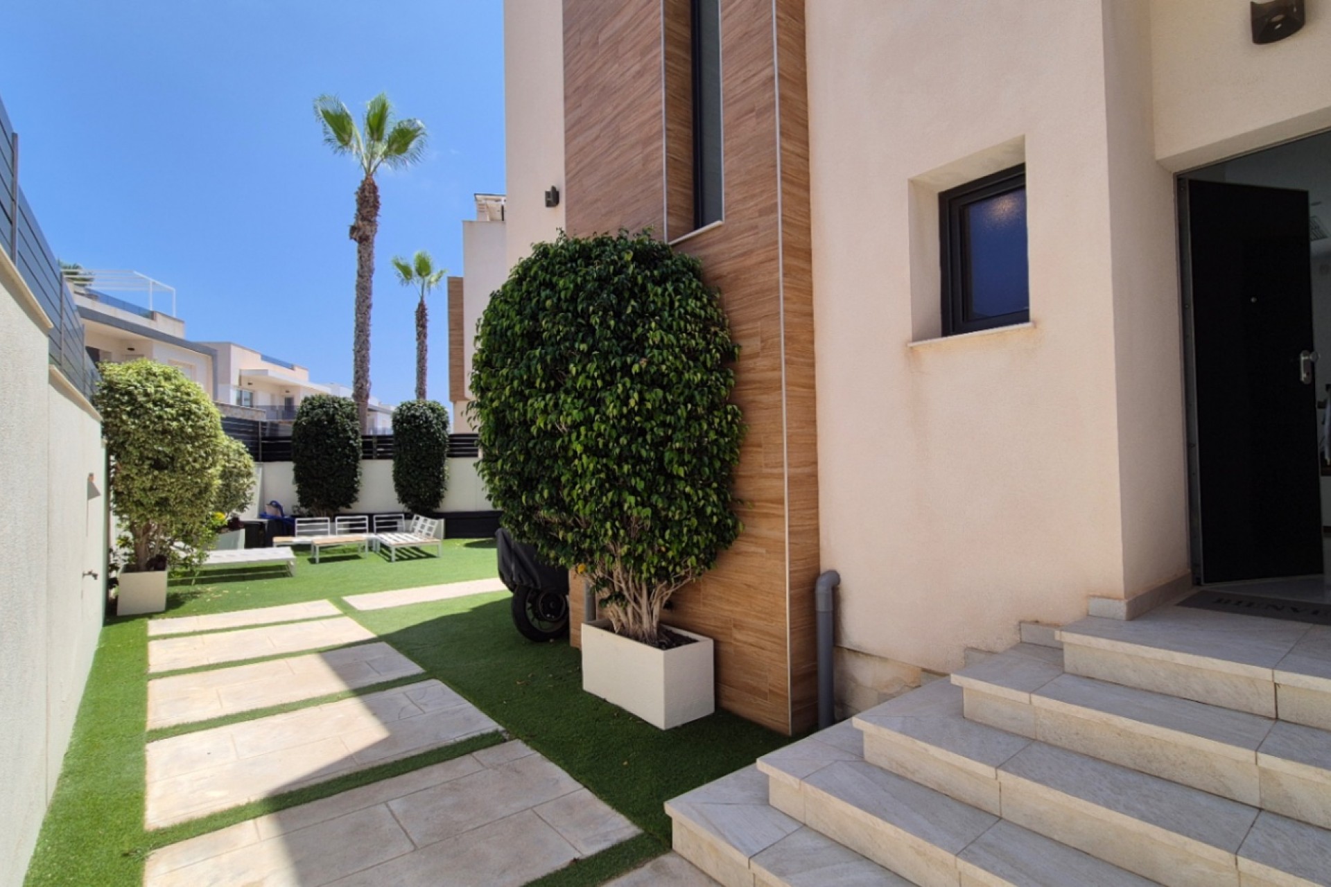 Återförsäljning - Villa -
Torrevieja - Costa Blanca