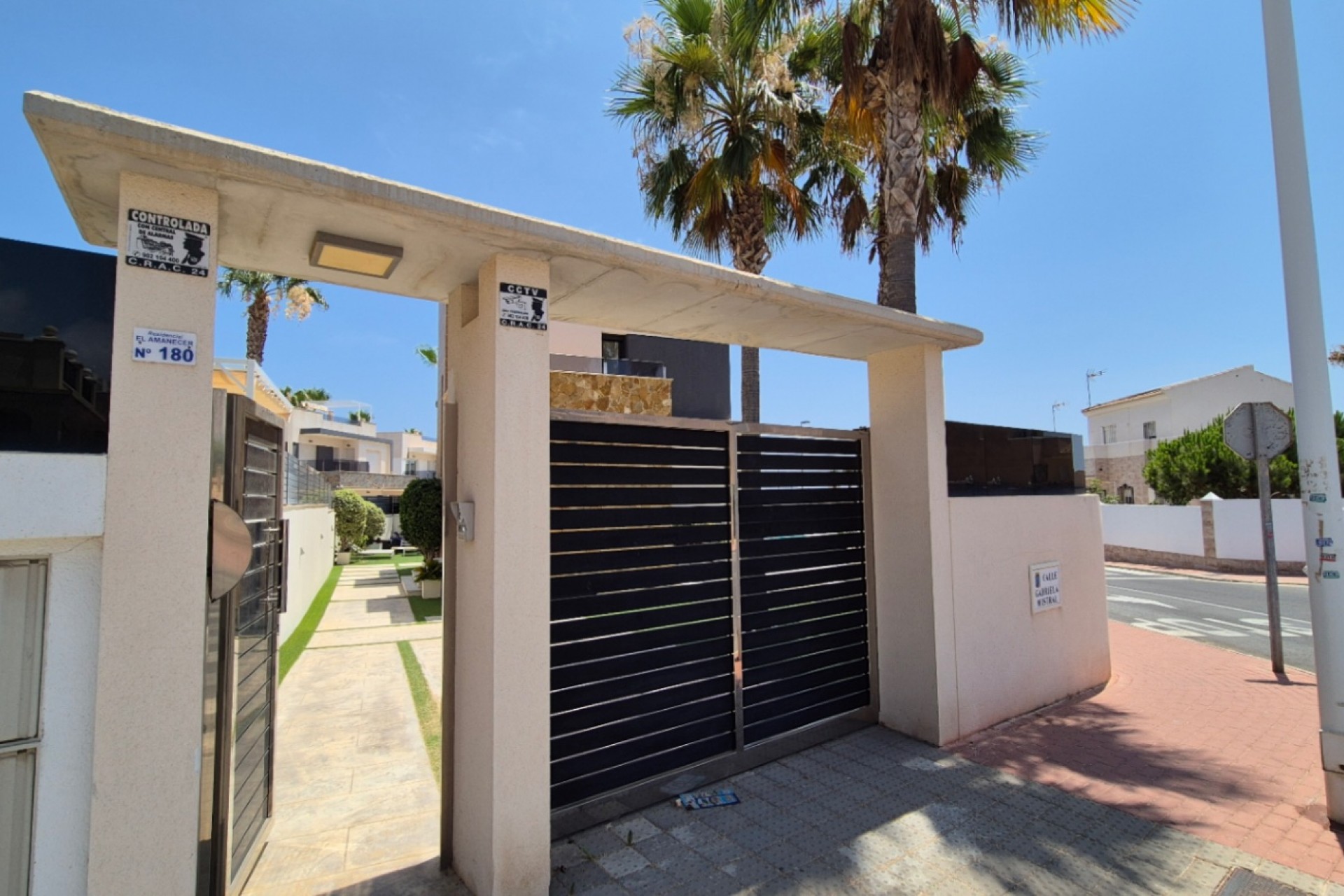 Återförsäljning - Villa -
Torrevieja - Costa Blanca