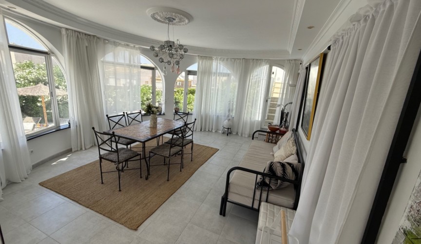 Återförsäljning - Villa -
Torrevieja - Costa Blanca